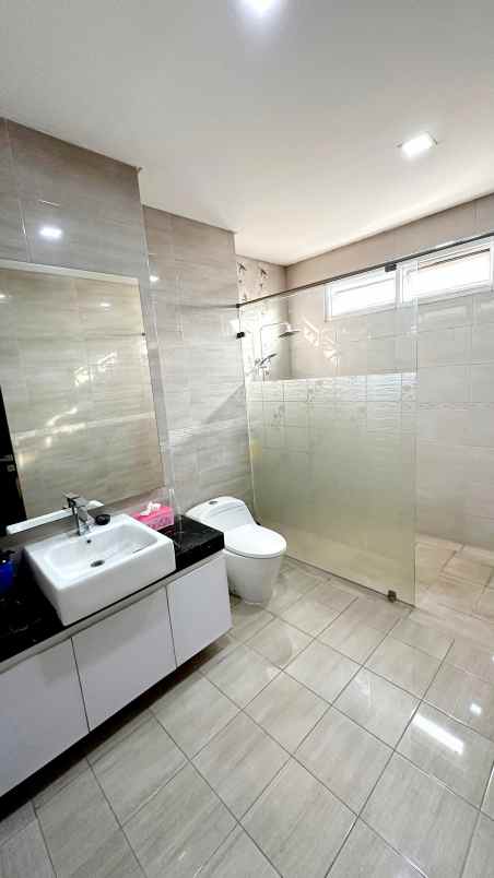 dijual rumah villa melati mas