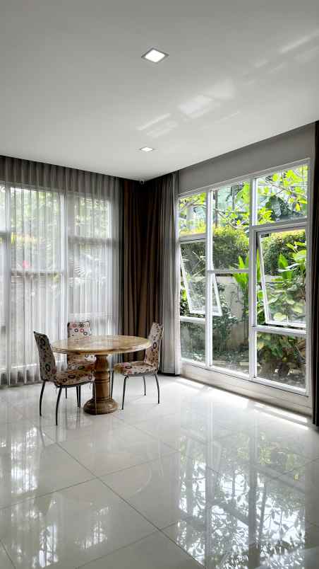 dijual rumah villa melati mas