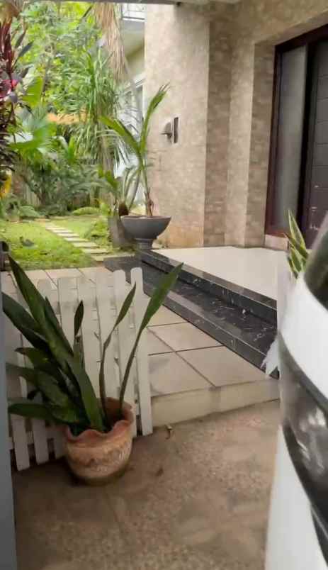 dijual rumah villa melati mas