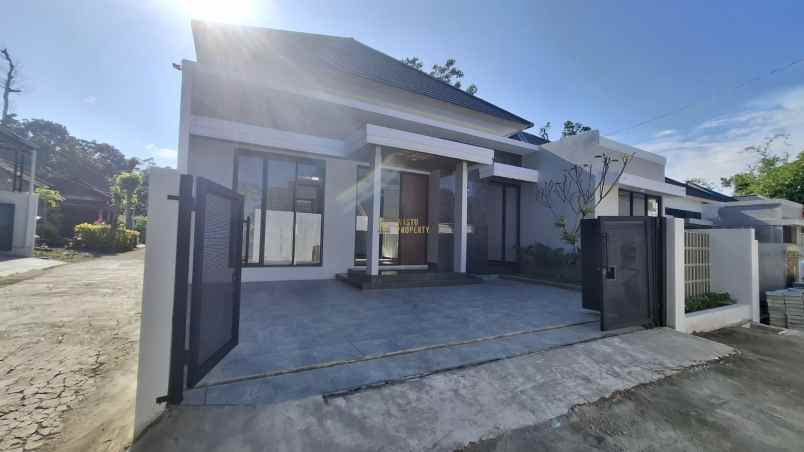 dijual rumah widodomartani ngemplak