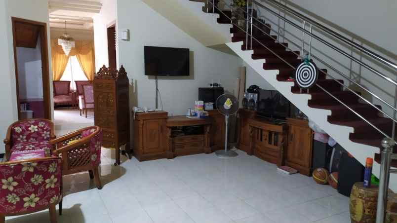 dijual rumah wisma permai