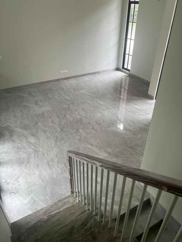 dijual villa jalan boulevard raya mmtc