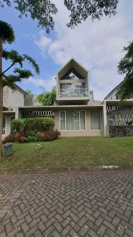 dijual villa jalan taman dayu