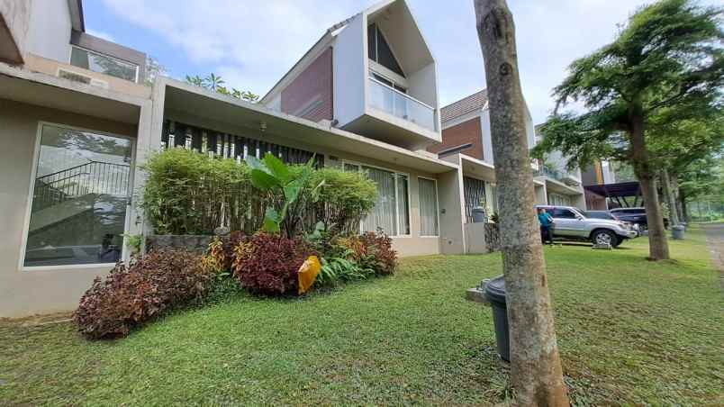 dijual villa jalan taman dayu
