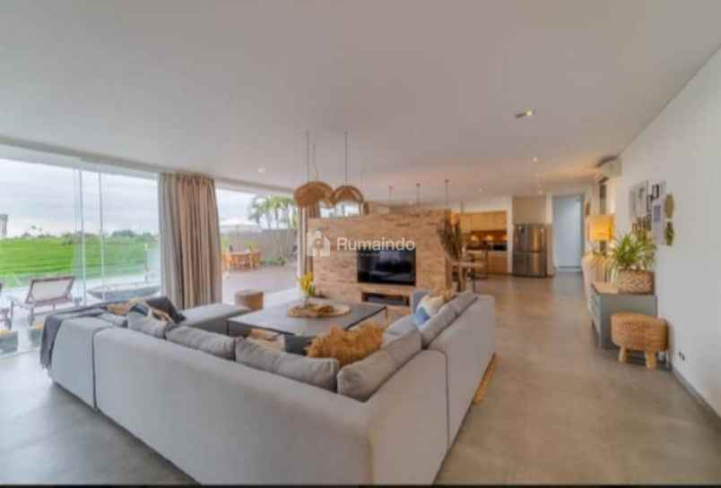 dijual villa jalan utama babakan cangu bali