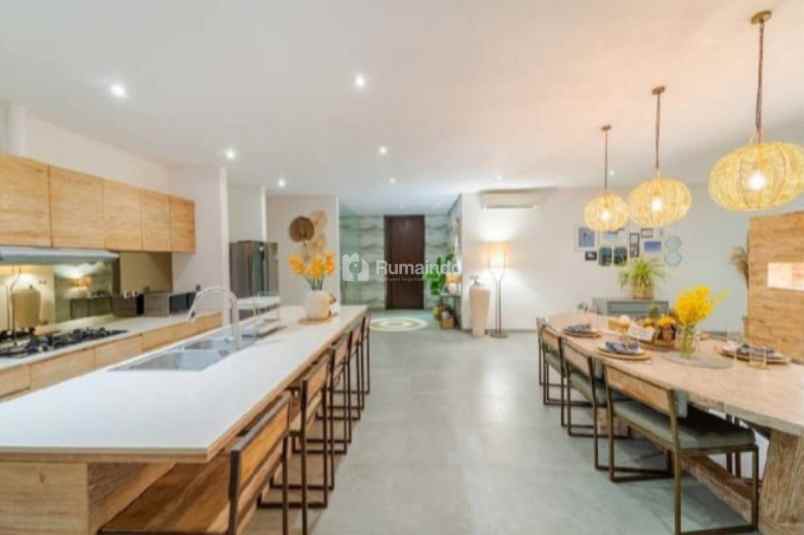 dijual villa jalan utama babakan cangu bali