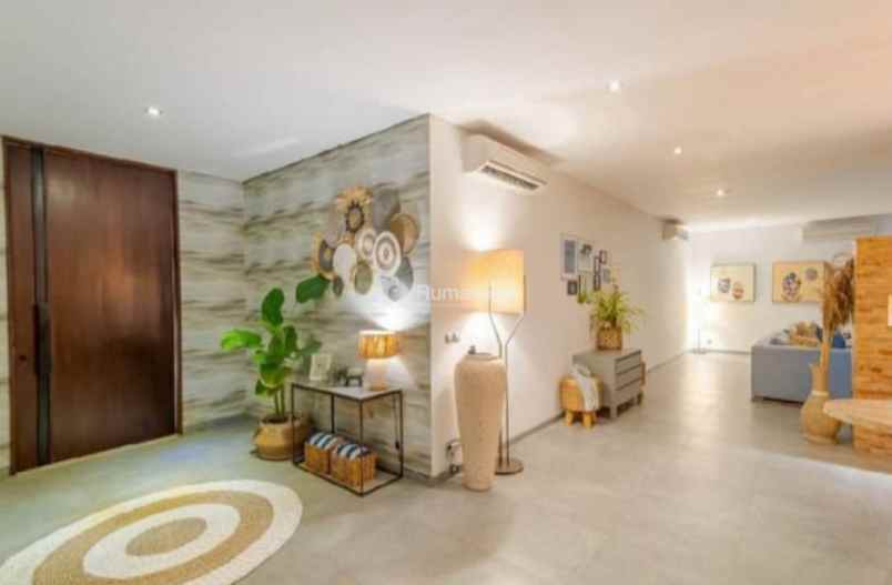 dijual villa jalan utama babakan cangu bali