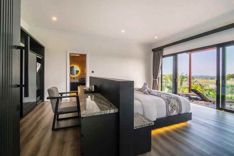 dijual villa mewah dengan view sawah yang indah