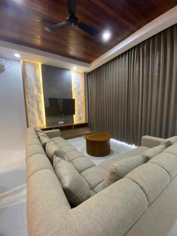 dijual villa padonan