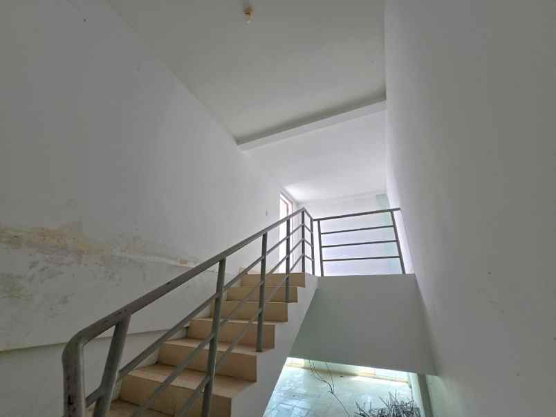 disewakan ruko gudang kantor jalan boulevard raya