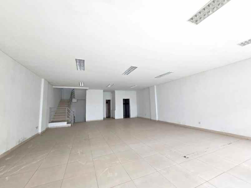 disewakan ruko gudang kantor jalan boulevard raya