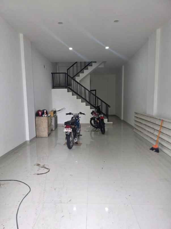 disewakan ruko gudang kantor raya darmo baru barat