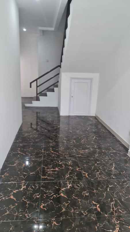 disewakan ruko gudang kantor taman beverly