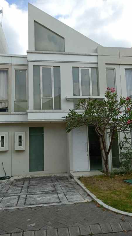 disewakan rumah grand pakuwon surabaya barat