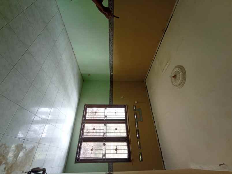 disewakan rumah jl kelapa rt 10 rw 06 no