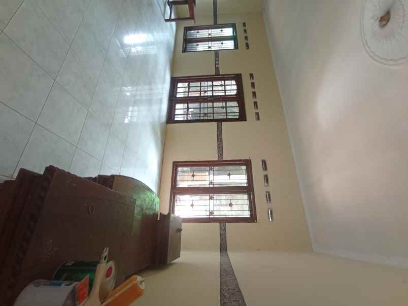disewakan rumah jl kelapa rt 10 rw 06 no