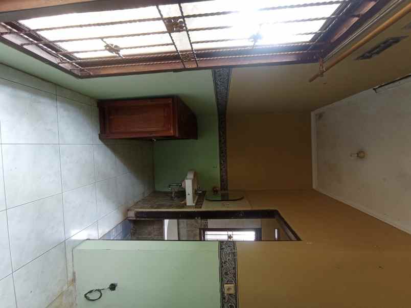 disewakan rumah jl kelapa rt 10 rw 06 no