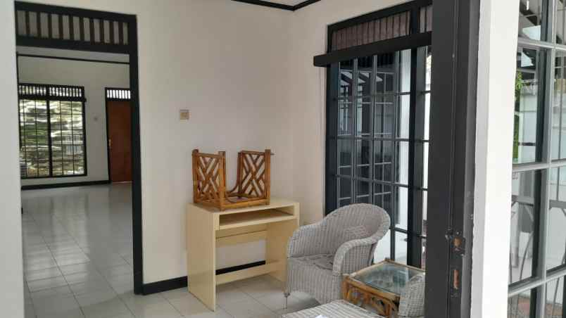 disewakan rumah terawat gegerkalong hilir bandung hook