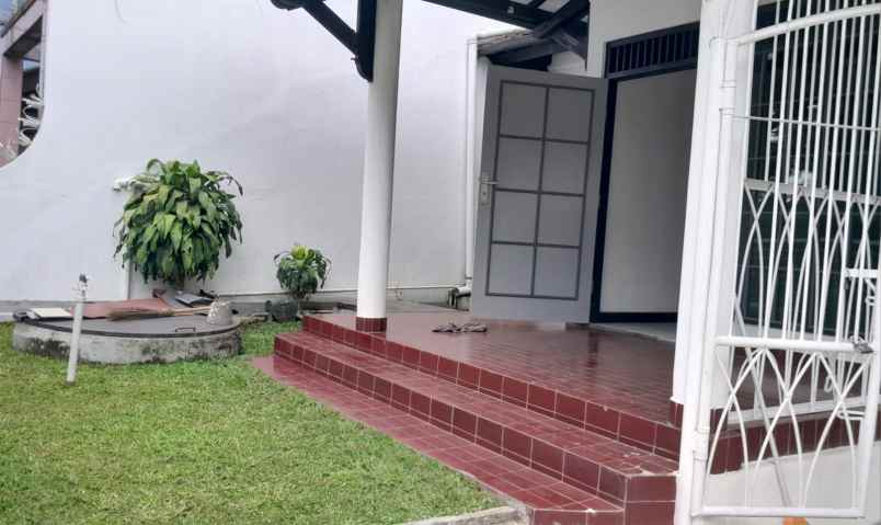 disewakan rumah terawat gegerkalong hilir bandung hook