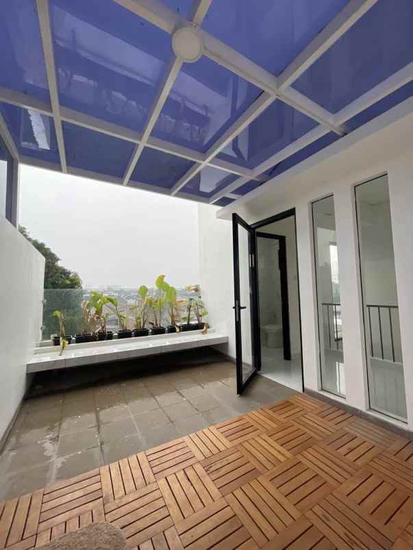 dp 50 jt rumah 3 lantai siap huni di tangerang selatan