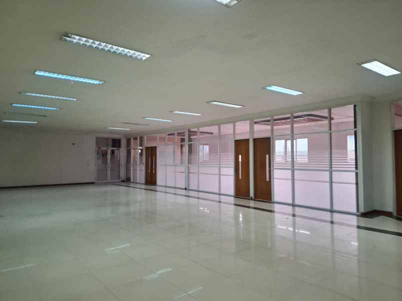 gudang di kawasan industri pulo gadung jakarta timur