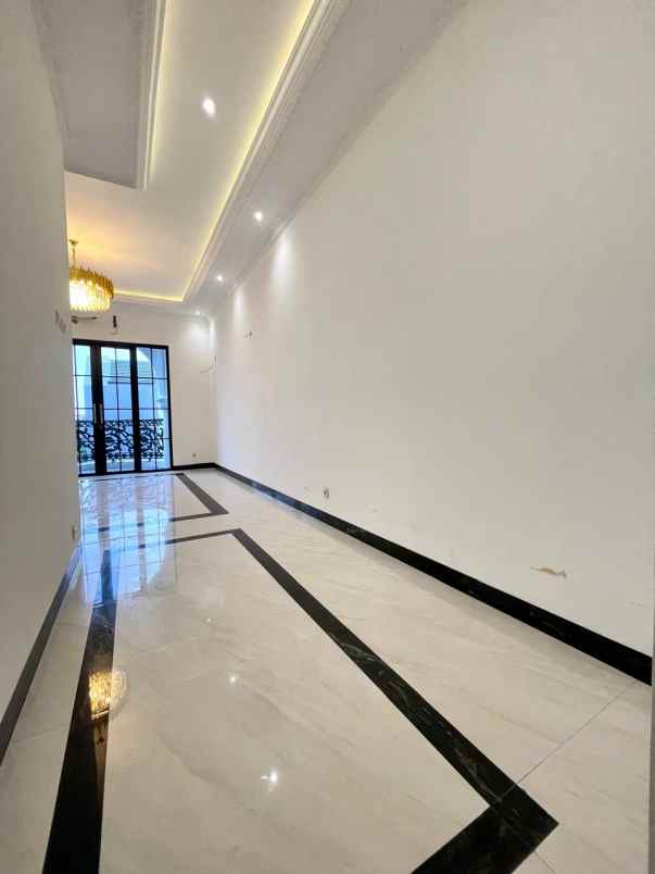 jual rumah jagakarsa 3 lantai berkelas buruan survey