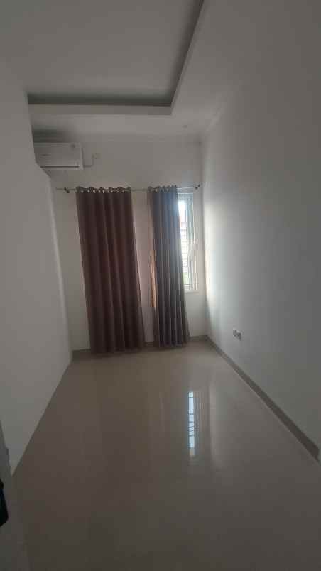 over kredit 135jt rumah 2 lantai di sukmajaya depok