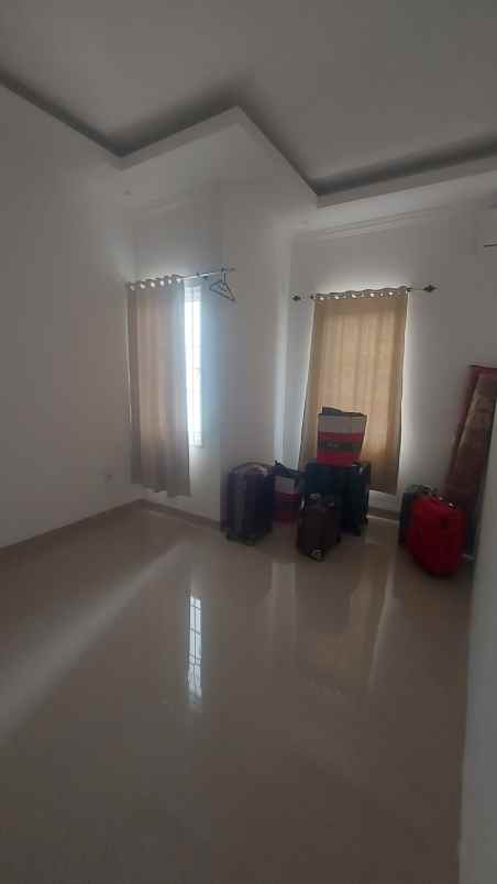 over kredit 135jt rumah 2 lantai di sukmajaya depok