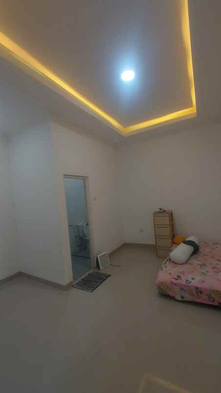 over kredit 135jt rumah 2 lantai di sukmajaya depok