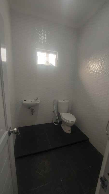 over kredit 135jt rumah 2 lantai di sukmajaya depok