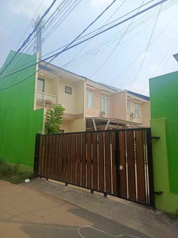 over kredit 75jt rumah 2 lantai di jatiasih bekasi