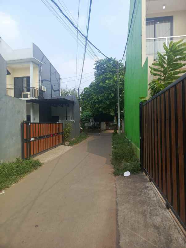 over kredit 75jt rumah 2 lantai di jatiasih bekasi