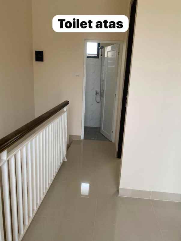 over kredit 75jt rumah 2 lantai di jatiasih bekasi
