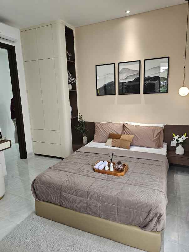 rumah 2 lantai modern 20 menit ke stasiun tangerang 0