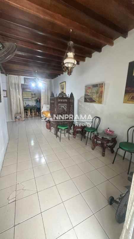rumah 2 lantai semi furnished di depok