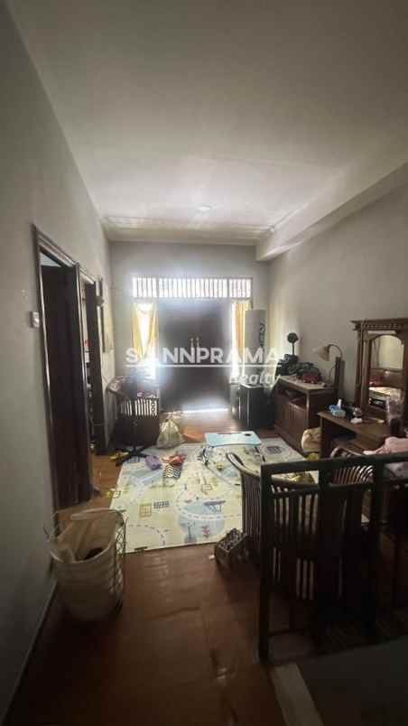rumah 2 lantai semi furnished di depok