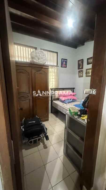 rumah 2 lantai semi furnished di depok