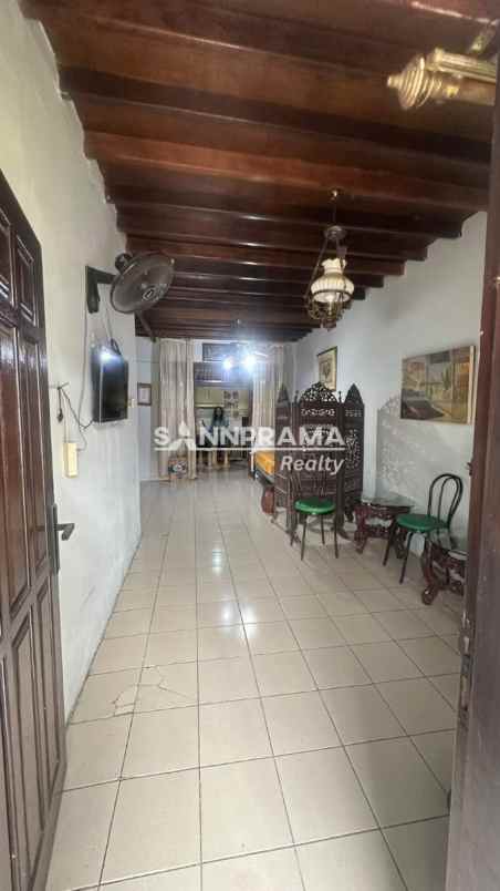 rumah 2 lantai semi furnished di depok