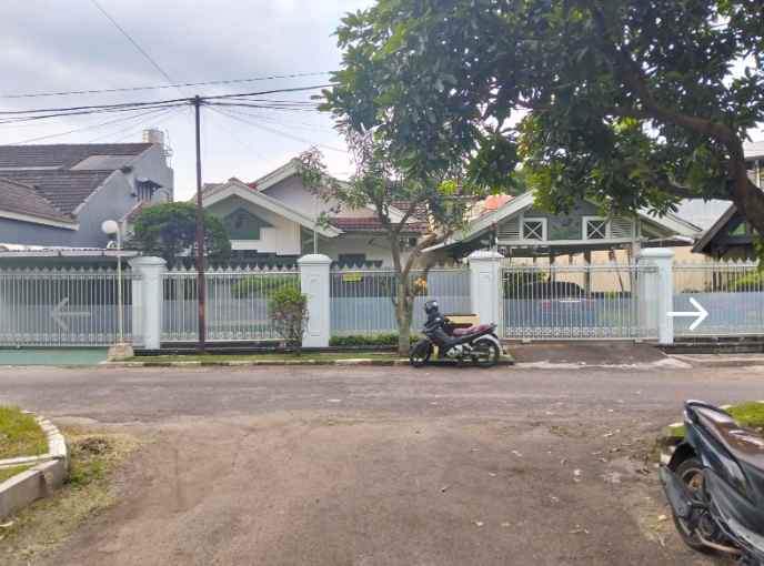 rumah asri siap huni halaman luas di margahayu raya