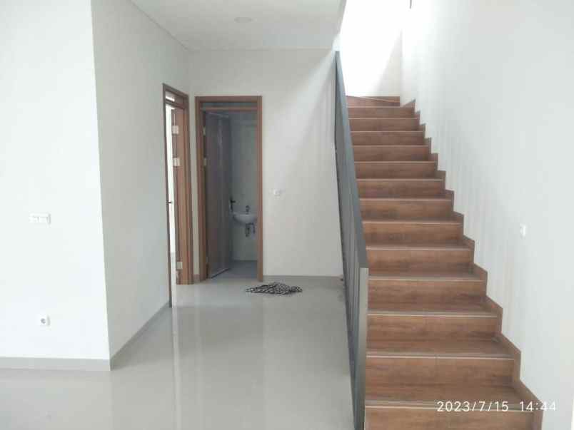 rumah baru 2 lantai di gunung batu pasteur