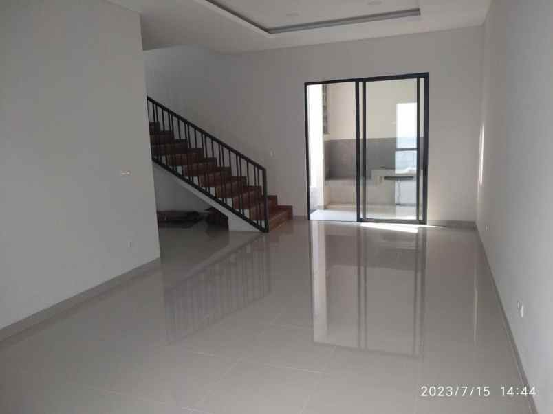 rumah baru 2 lantai di gunung batu pasteur