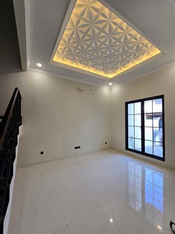 rumah baru design klasik modern di duren sawit jaktim