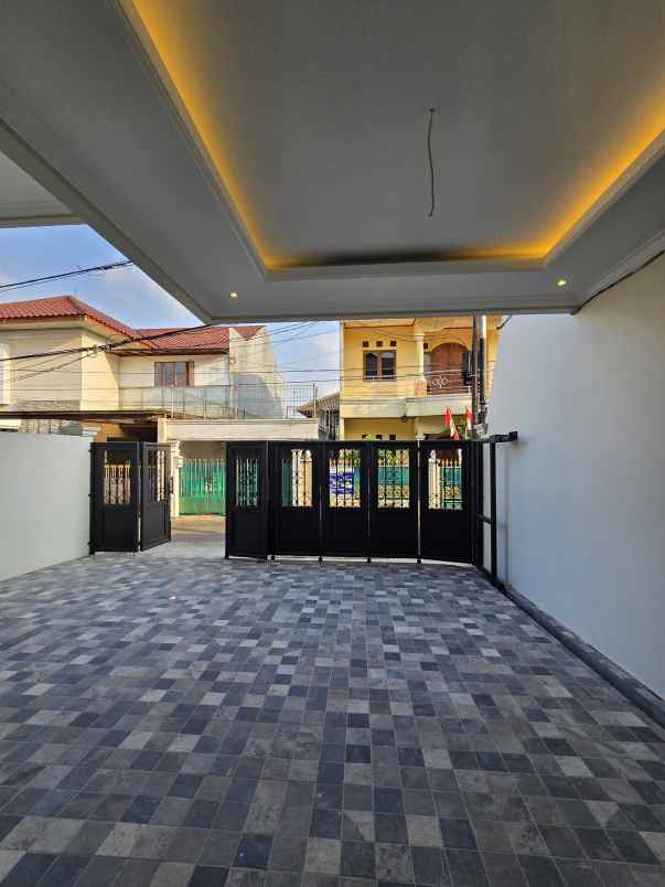 rumah baru design klasik modern di duren sawit jaktim
