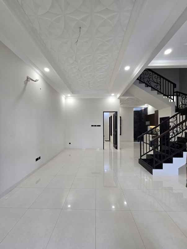 rumah baru design klasik modern di duren sawit jaktim
