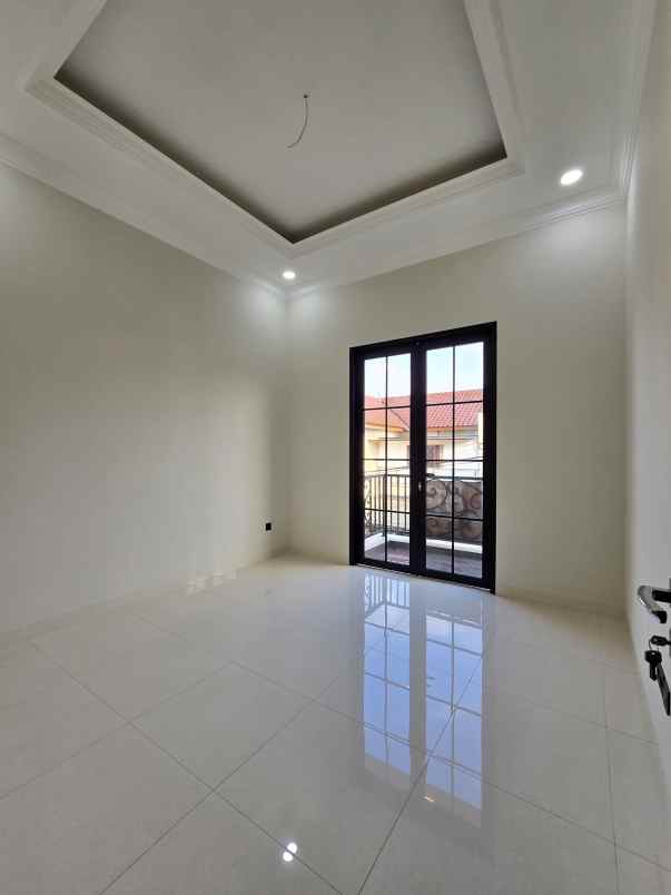 rumah baru design klasik modern di duren sawit jaktim
