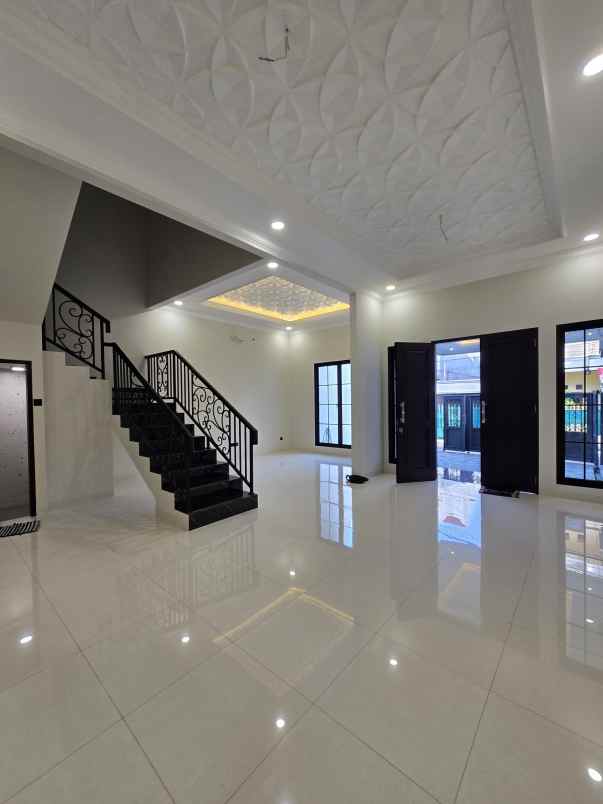 rumah baru design klasik modern di duren sawit jaktim