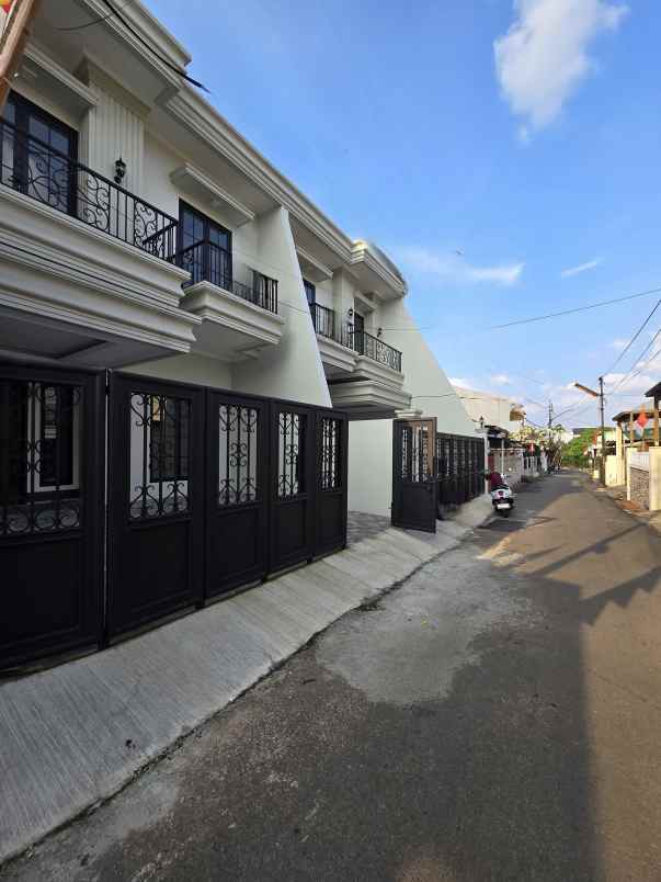 rumah baru design klasik modern di duren sawit jaktim