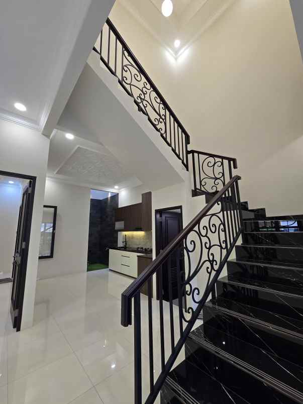rumah baru design klasik modern di duren sawit jaktim