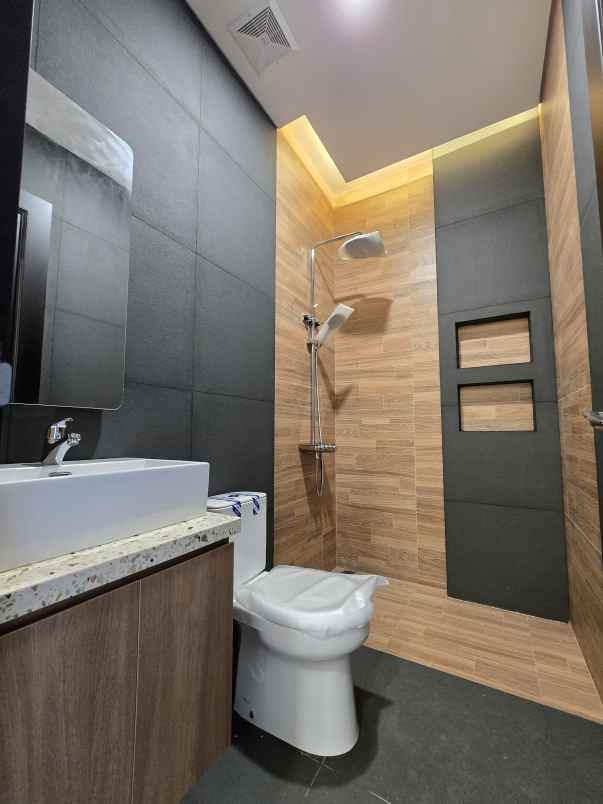 rumah baru design klasik modern di duren sawit jaktim