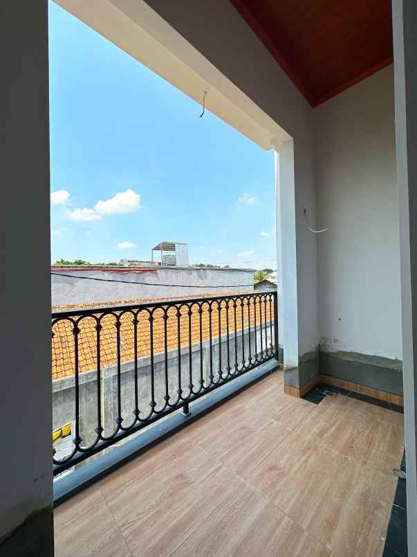 rumah baru minimalis modern di ciracas jakarta timur